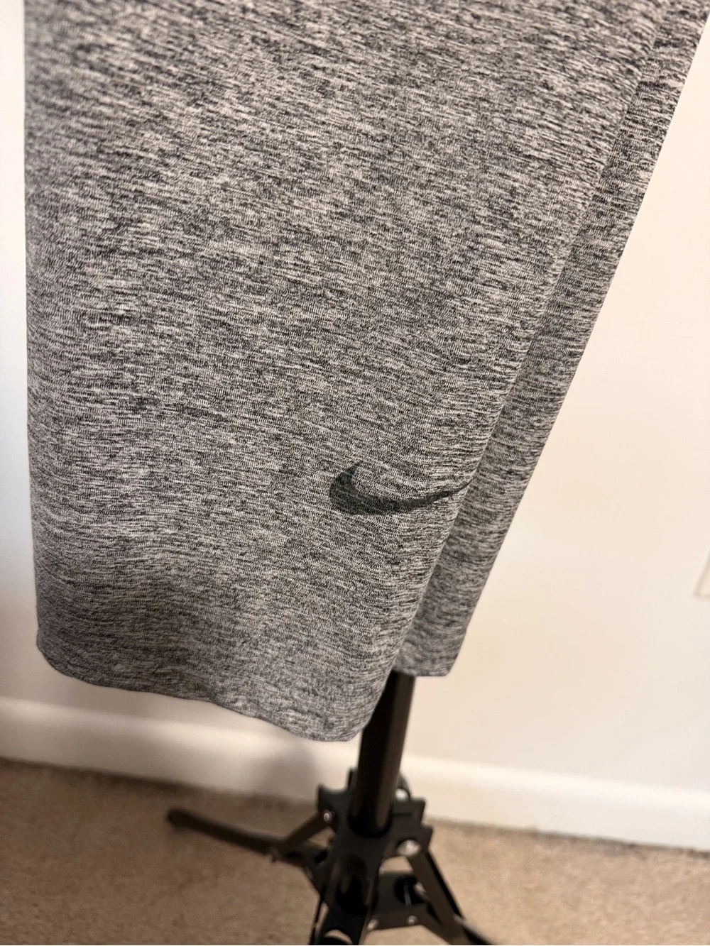 Nike Women's Heather Grey Cropped Leggings